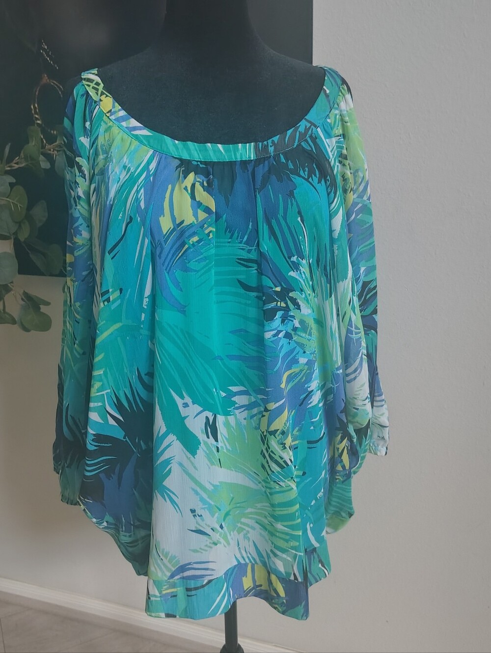 AVENUE STUDIO Women’s Flowing Tropical Print Blouse - Teal/Blue Sz 22/24